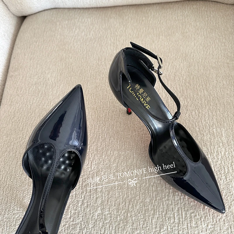 

Sexy red patent leather ankle strap with hollow pointed toe high heels, customized oversized men's and women's single shoes