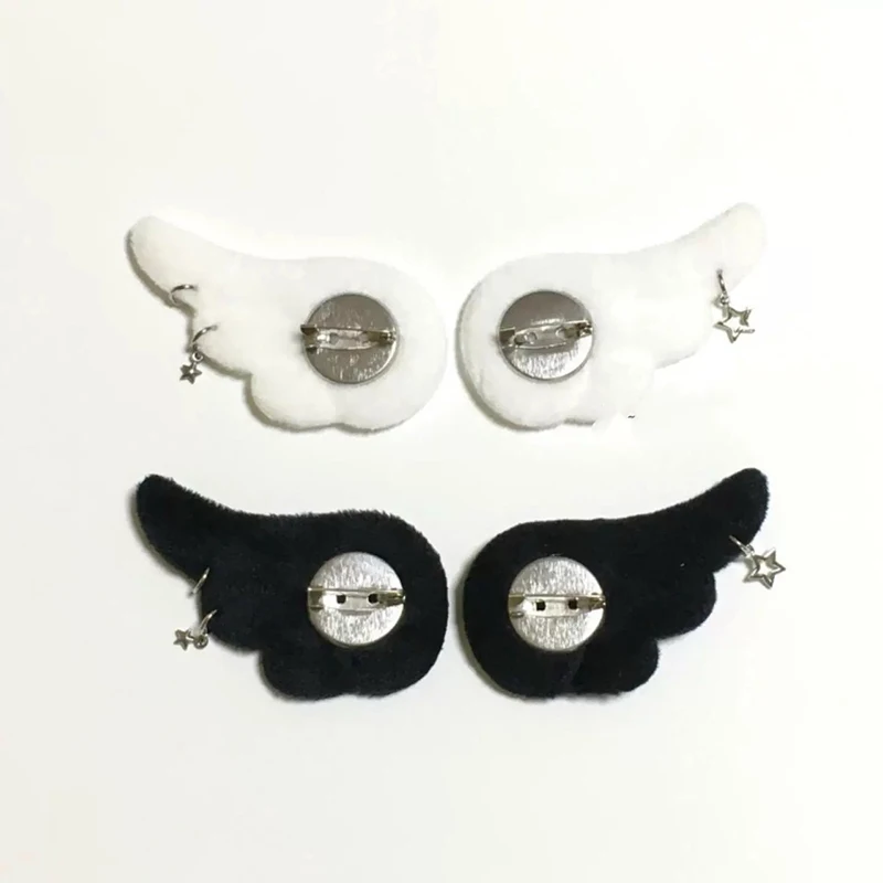 1 Paar Mini-Plüsch-Engelsflügel-Brosche, Simulationsfedern, DIY Puppenkleidung, dekoratives Material, handgefertigte Accessoires