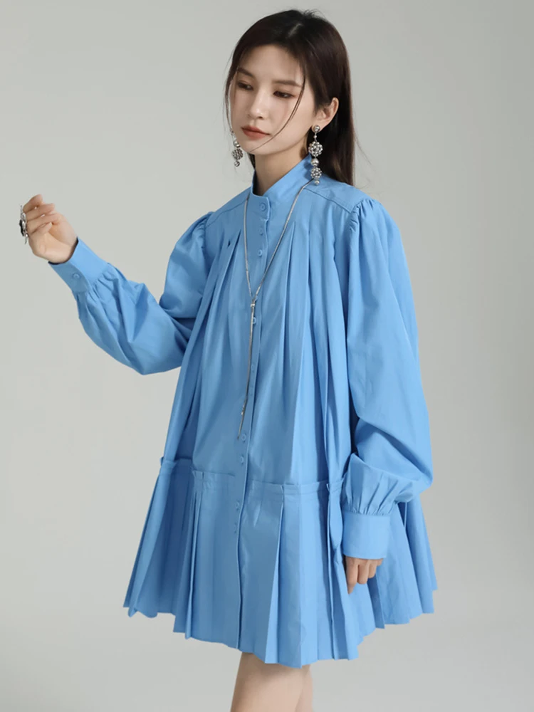 [EAM] Women Blue Pleated Hem Long Big Size Blouse New Stand Collar Long Sleeve Shirt Fashion Tide Spring Autumn 2024 1DH5707