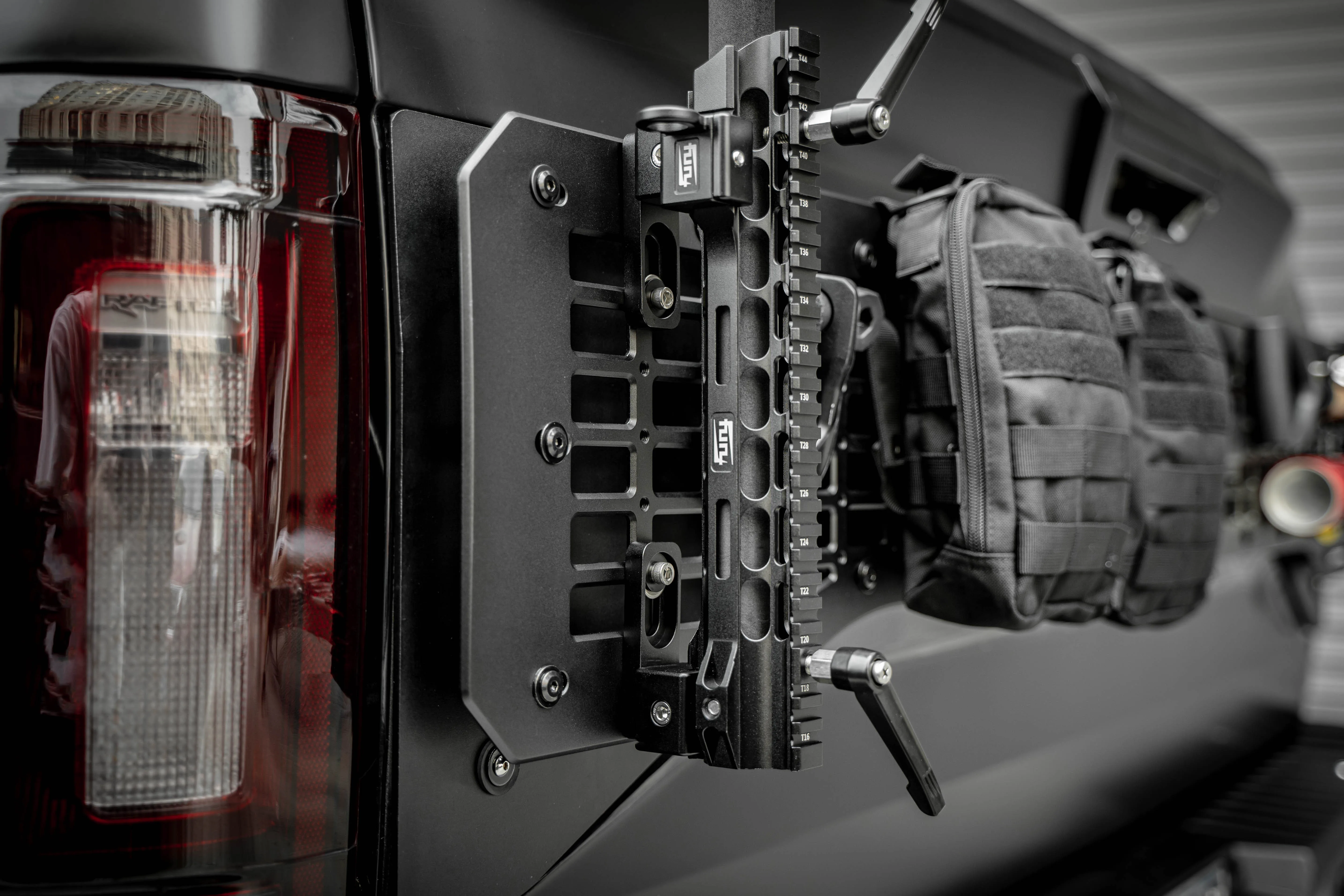 أجزاء ملحقات رابتور TLF Eois 2017-2020 لوحة معدات الباب الخلفي من سبائك الألومنيوم لـ F150 #5