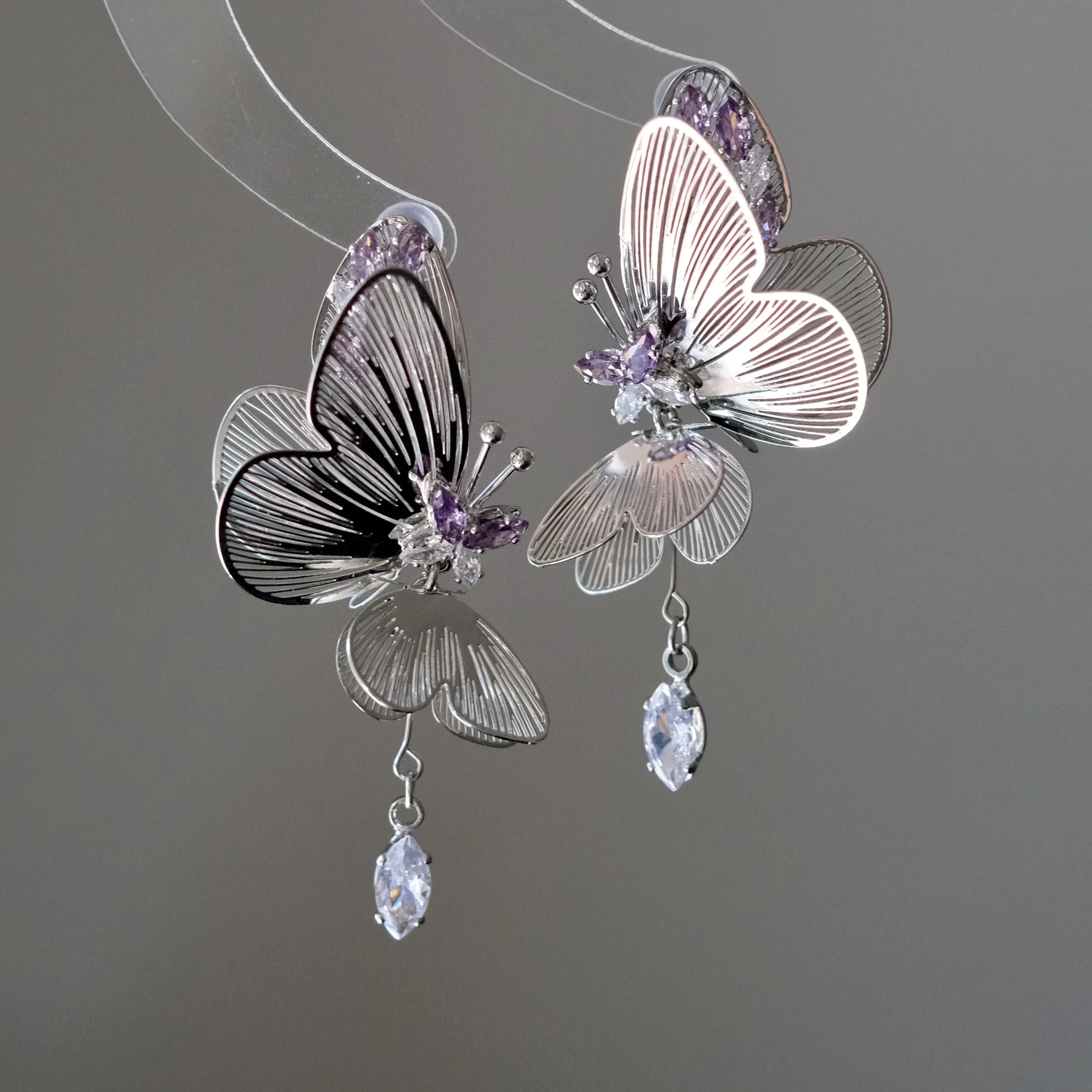 

Smart three-dimensional retro exaggerated niche silver hollow long zircon stud earrings