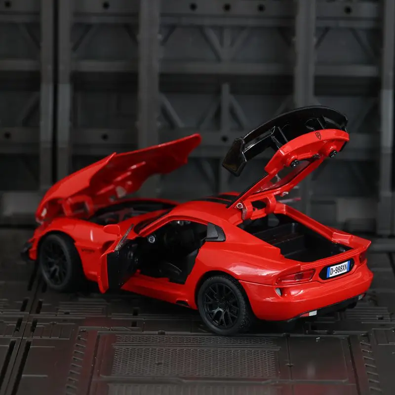 

1:32 модель автомобиля из сплава viper, амортизатор, игрушечная дверь рулевого управления, которую можно открыть, имеет имитирующие функции звука и освещения.