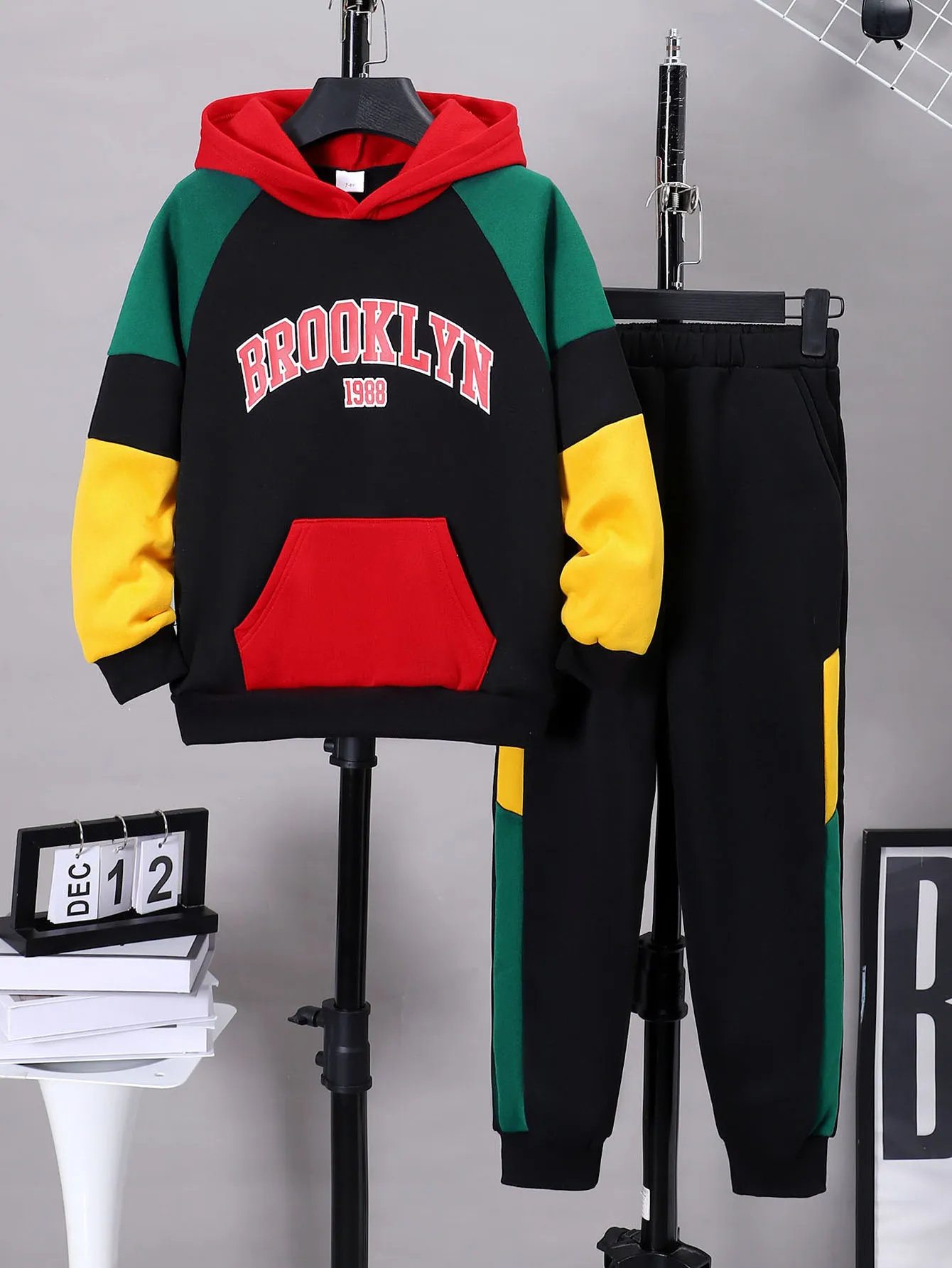 

2pcs boys' multi-color splicing long sleeved hooded sweatshirt, long pants sweatshirt set, casual and comfortable