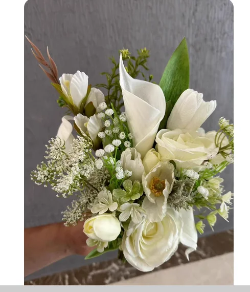 

Новая однотонная фотоценка, фотостудия, невеста с цветами в руках, живой тур, эстетическая лицензия на съемку Мори, держит поток