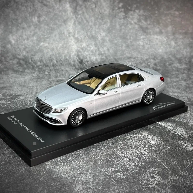 1:43 Mercedes-Benz Maybach S-Class 2019 alloy model, children\'s collection of decorative toys, holiday gifts for children.