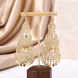 A Pair Of Elongated Alloy Hollowed-out Lady's Earrings For Moroccan Bride's Middle Eastern Retro Jewelry Moon Shape Long Jewels