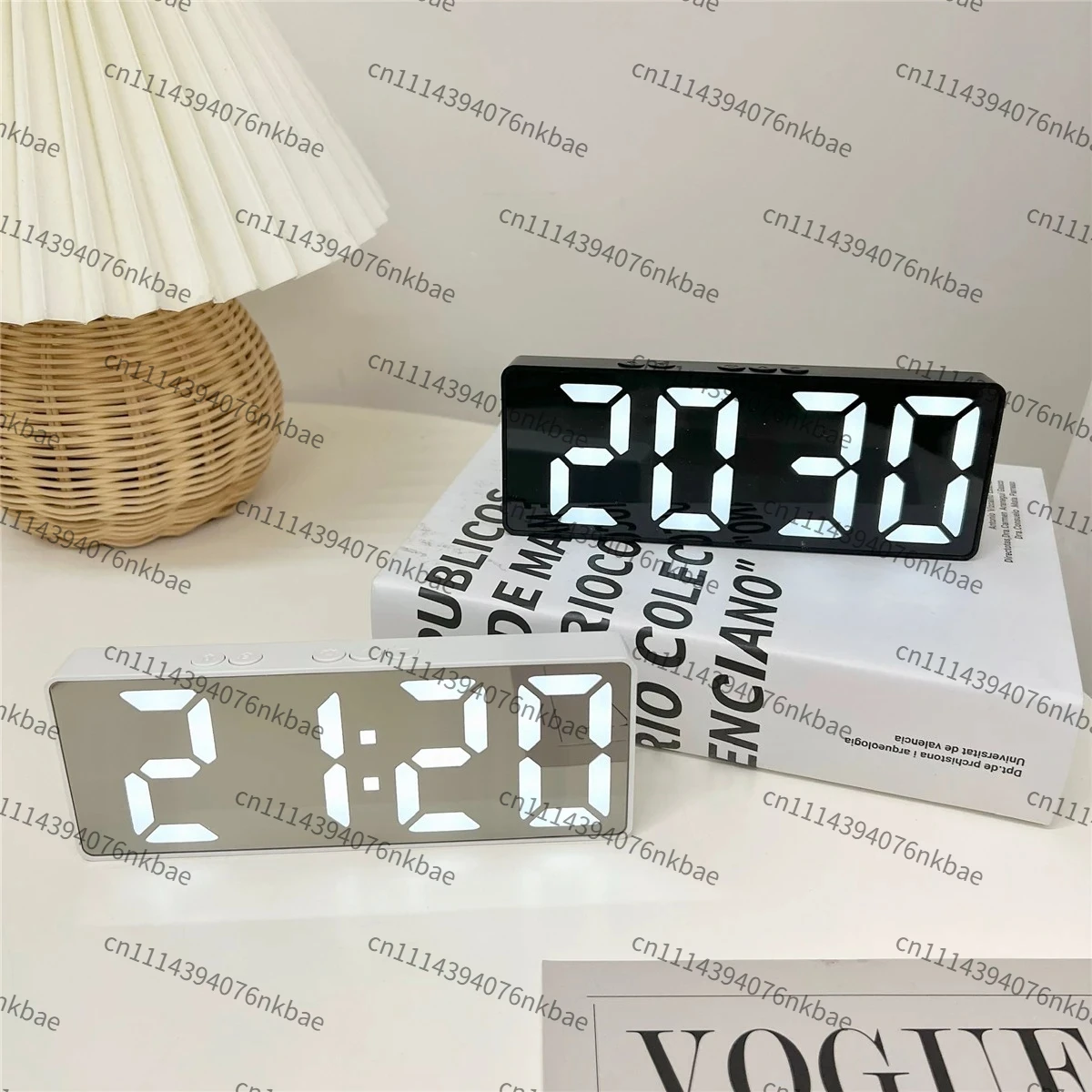 LED Silent Digital Electronic Alarm Clock Simple Clock Battery Plug-in Dual-purpose Student Children Bedside Luminous Desktop