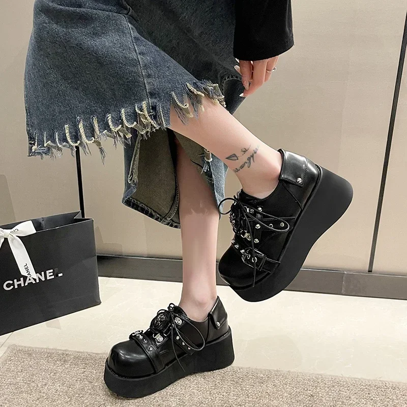 Japanische kawaii punk goth klobige plattform pumps frauen fliege keile mary jane lolita schuhe frau herz knöchel schnalle schwarze schuhe