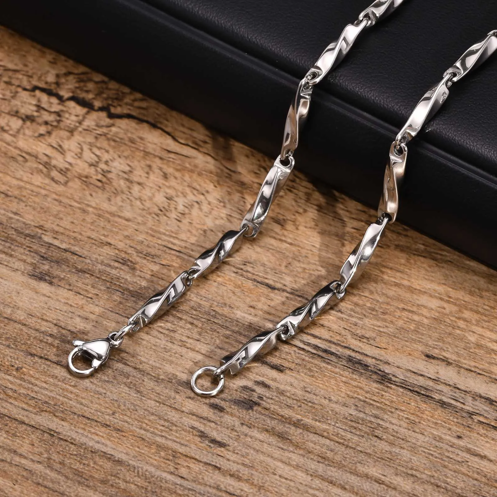 Vnox Mobius Chain Necklaces for Men, 4mm Twisted Bar Links Necklace, Never Fade Silver Color Geometric Boy Collar