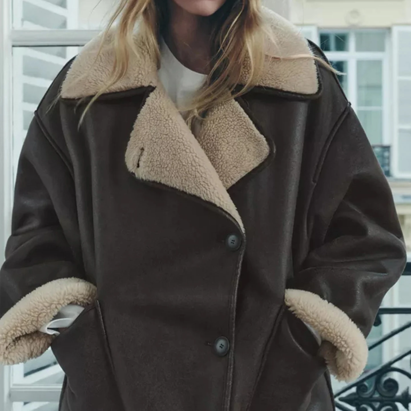 Z 2025 Nuevo abrigo de mujer Faion acolchado Jaet de piel de dos tonos con temperamento personal intercomado para mujer