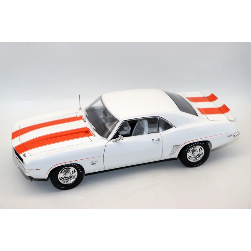 

Литой под давлением 61Highway масштаб 1:18 Chevrolet Camaro Z10 модель автомобиля из сплава Коллекционная игрушка в подарок сувенир дисплей орнамент