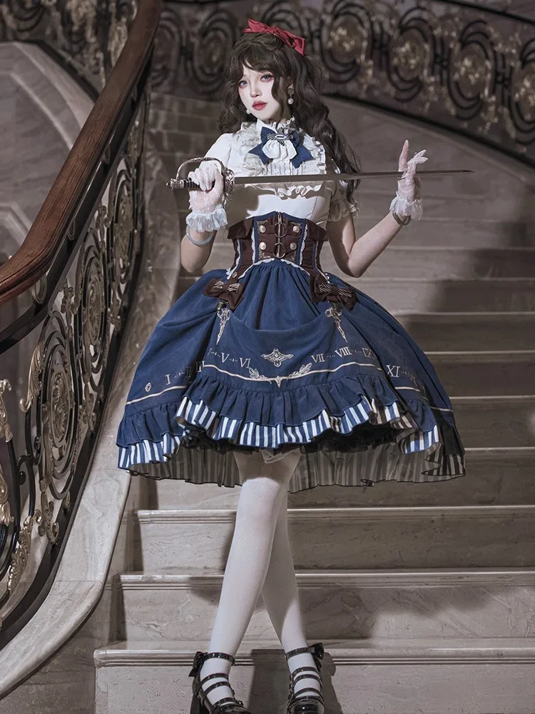 A short-sleeved set with gilded hands and daily punk style dress