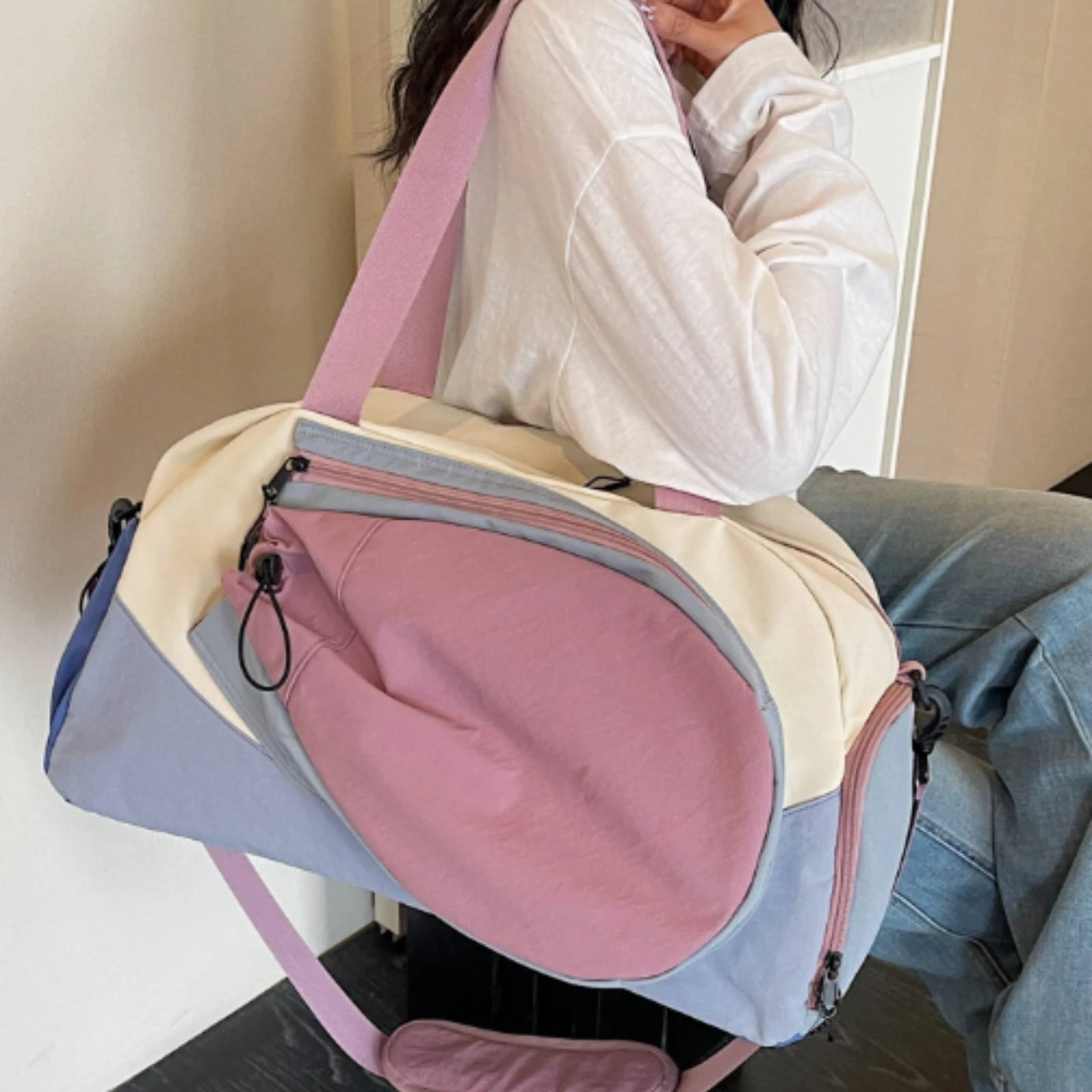 Bag with Zip Pockets Zippered Bag with Shoulder Strap Versatile Stylish for Athletes, Travel, Weekend Overnights