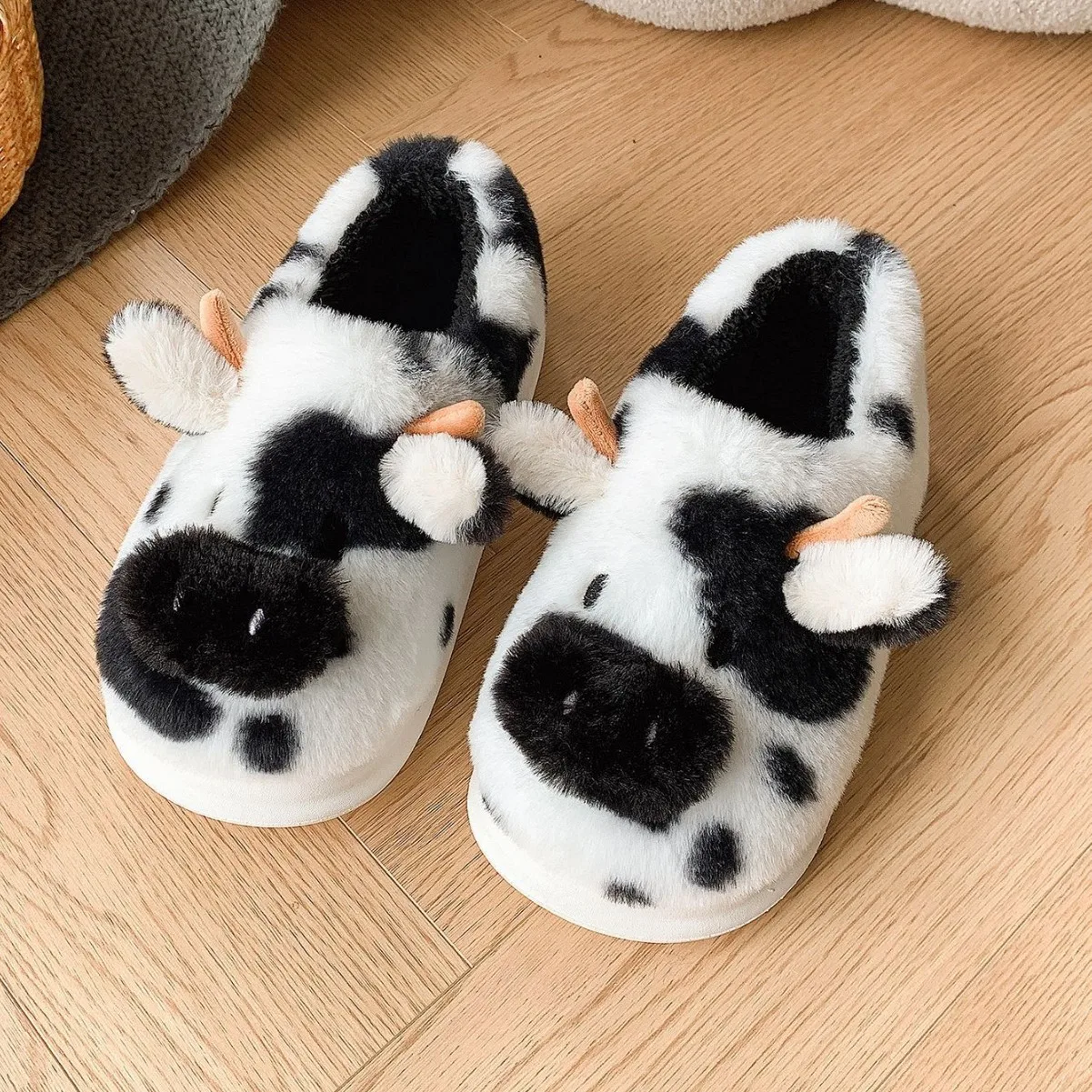

Cute Animal Slippers women men shoes designer fluffy cow slippers home thick fur anti-slip plush cotton shoes unisex white fur