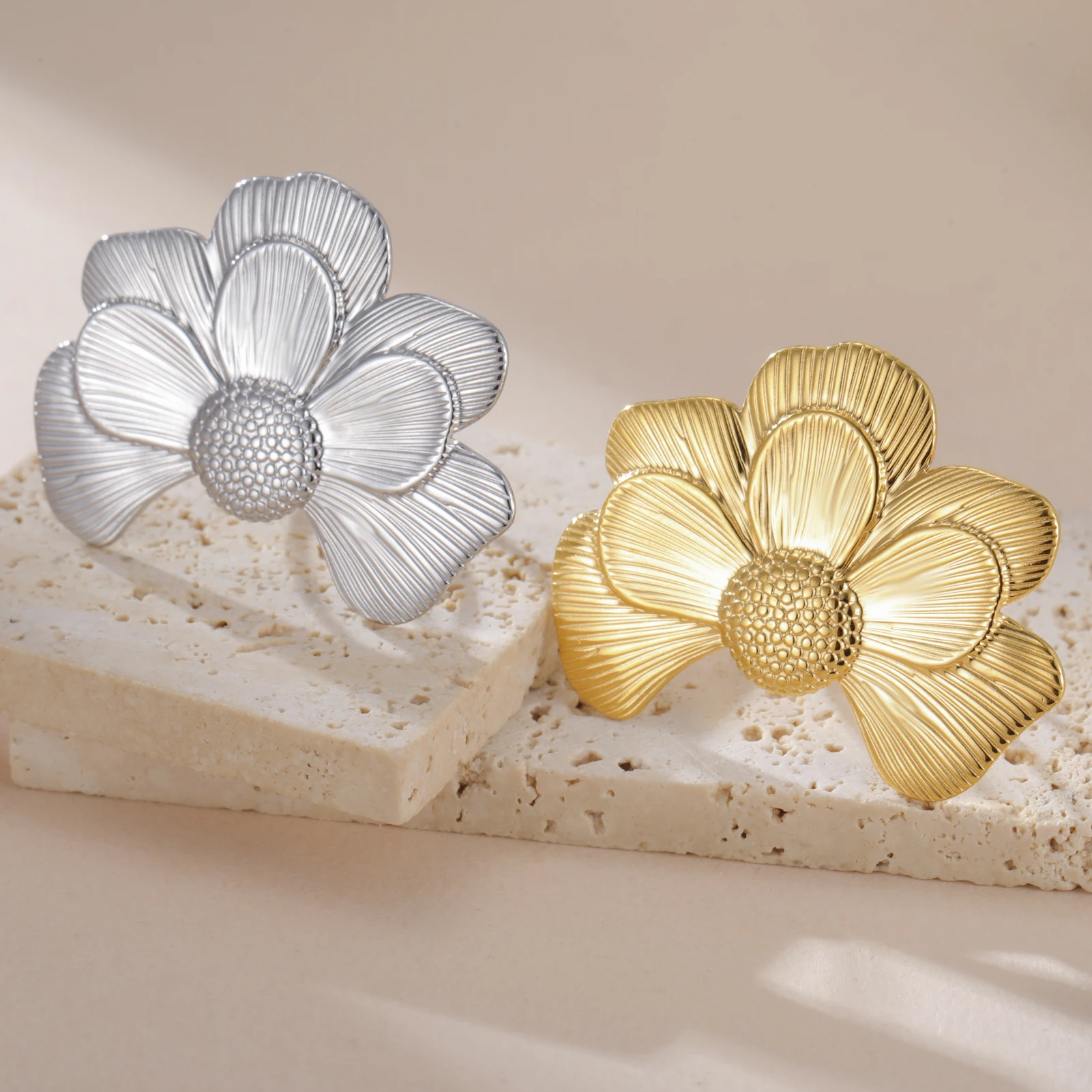 COOLTIME Mode Blumenring für Frauen Edelstahl Gold Farbe Gardenia Kamelie Blume Offener Ring Schmuck Geschenk Neu – Detail 1