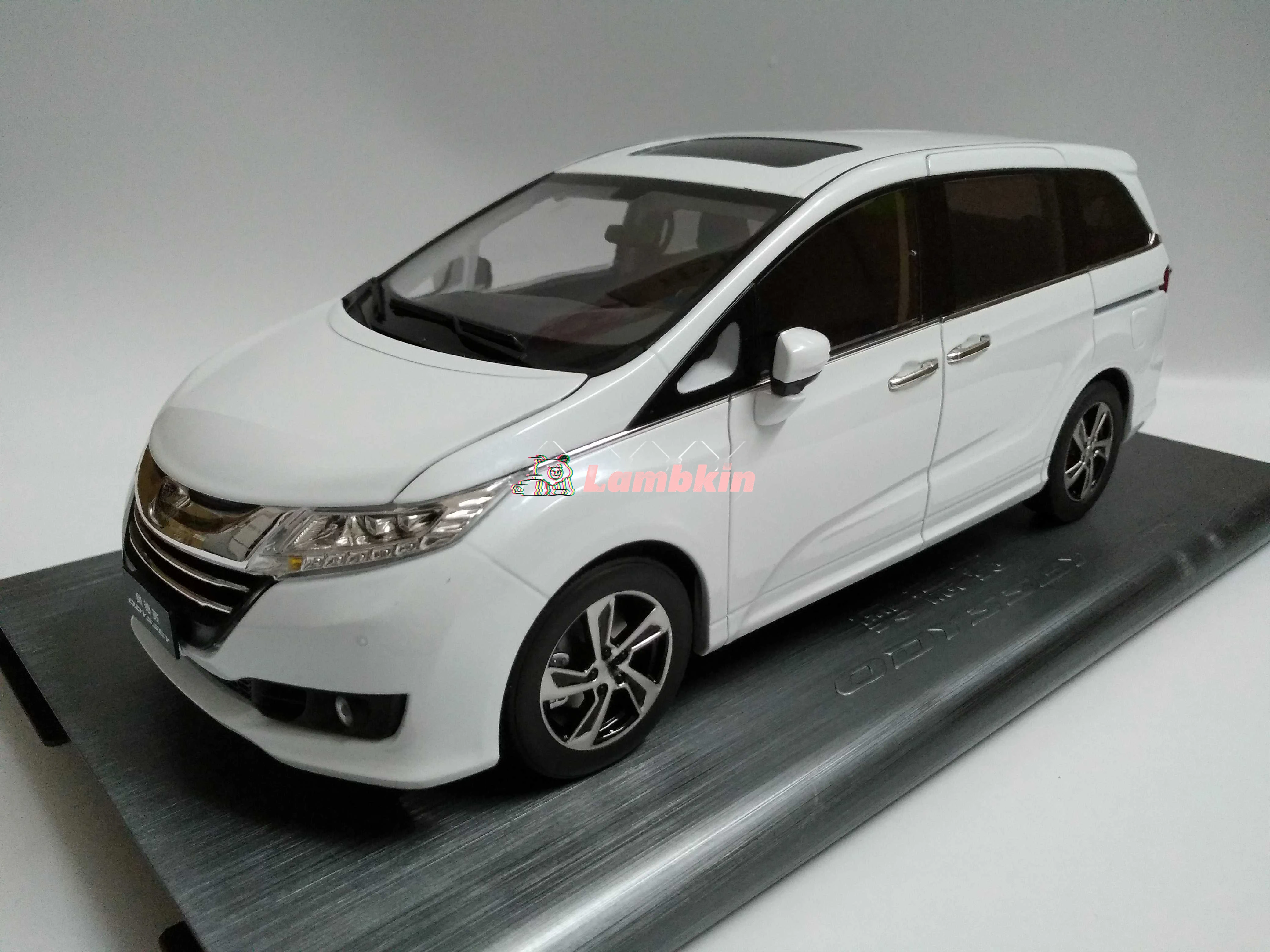 Original 1:18 The H-Brand ODYSSEY White 2015 New Alloy Car Model Gift Birthday Collection Ornament