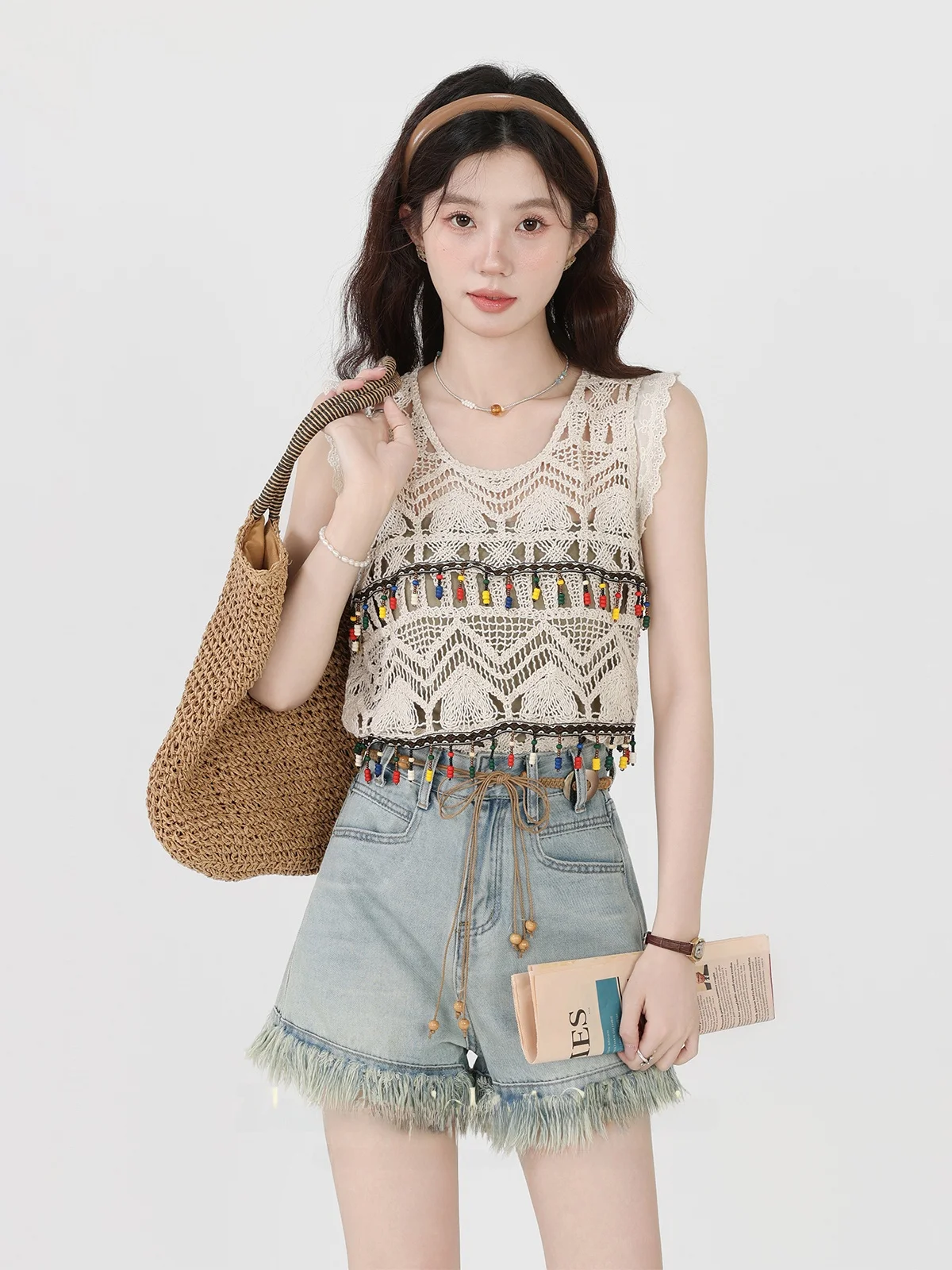 

Новинка лета 2026: Женский вязаный топ Zhang Soda с вырезами, на тонких бретелях, абрикосового цвета, в корейском стиле, свободного кроя, с круглым вырезом.