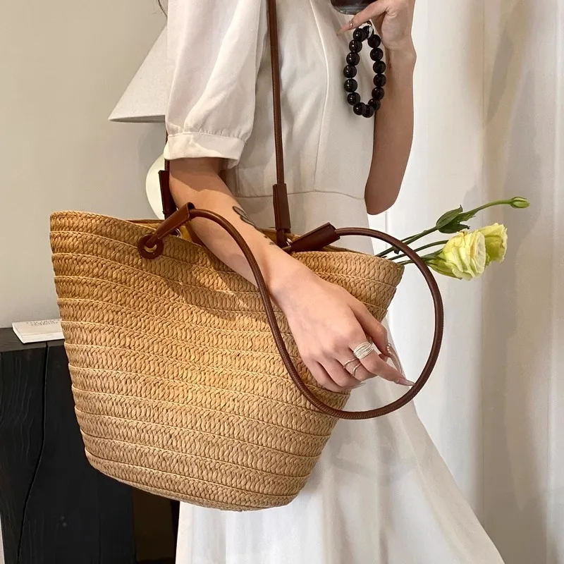 

Соломенная большая сумка для женщин 2025 года. Просторная пляжная сумка с регулируемым ремешком. Летние каникулы. Необходимая сумка.