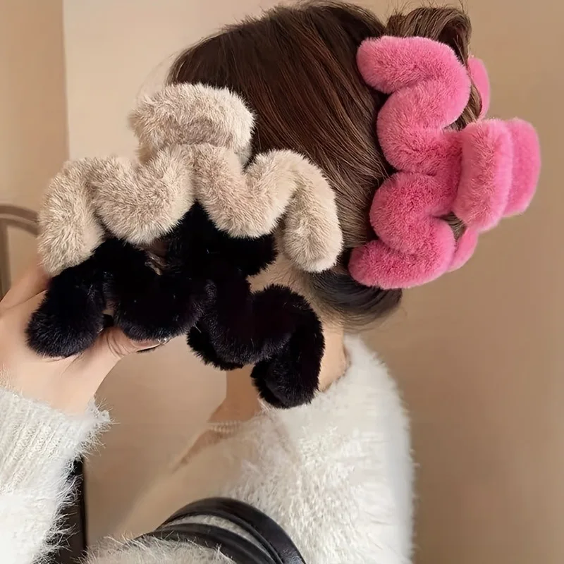 

1pc Soft Cute Fluffy Hair with Colorful Autumn Winter Fashion Clips Women's Daily Curly Hair Warm and Versatile Decoration
