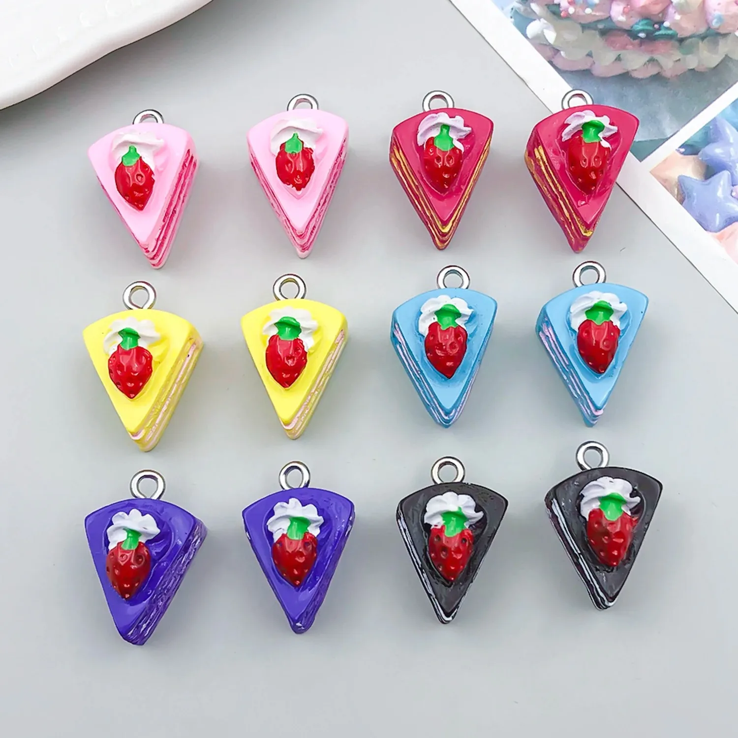 10pcs/lot Kawaii Strawberry Slice Cake Resin Pendants Fake Food Charms Handmade Jewelry Making Accessories Findings