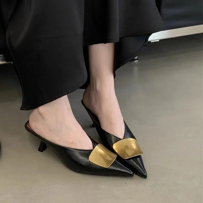 Damen-Pantoletten mit dünnem Absatz, spitzer Zehenpartie, zum Überziehen, für den Außenbereich, mit Metallschnalle, eleganter Stil, koreanische Version – Detail 4