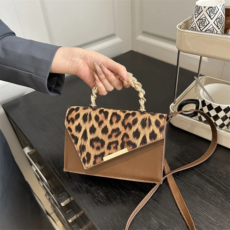 

Summer Niche Shoulder Bag Minimalist Underarm Purse for Women Chain Strap Crossbody Bag Unique Sling Bag Fashion Day Night Bag​