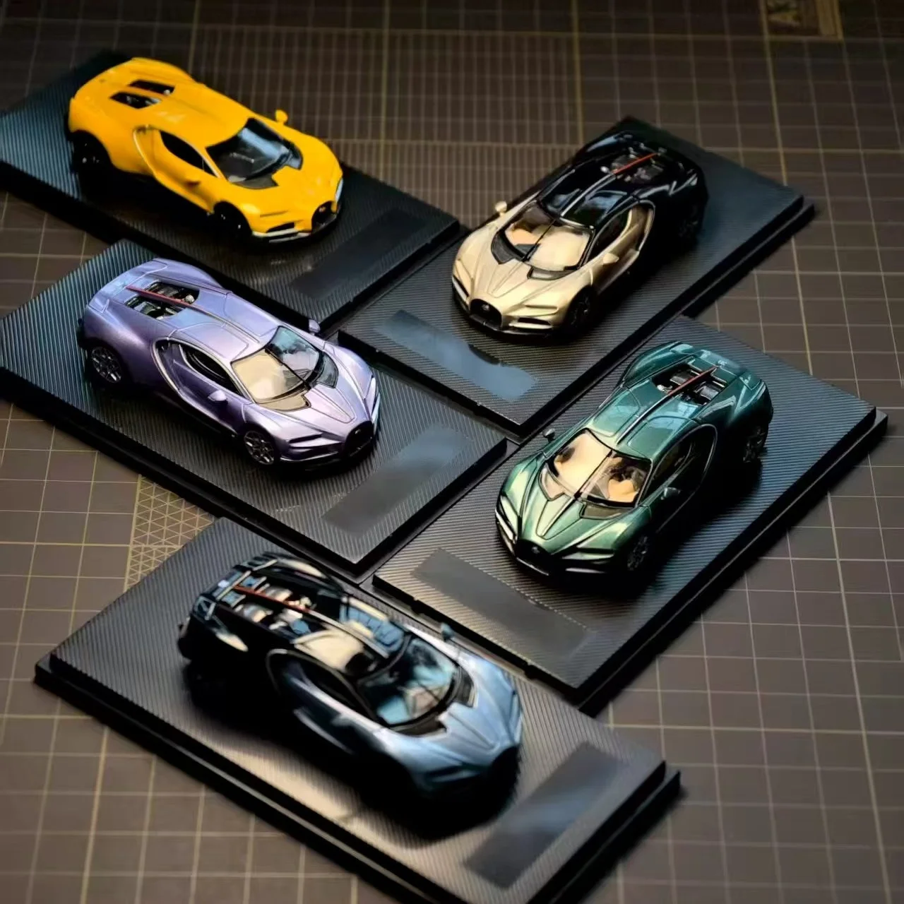 Liberty 1:64 Bugatti Tourbillon Supercar With Figure Alloy Diecast Model Car Collectible Gift