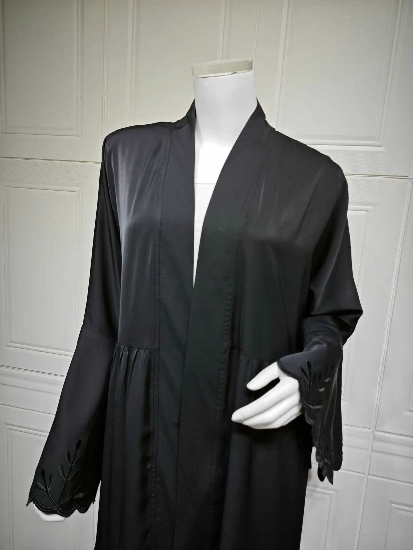 Moda feminina muçulmana mangas de chifre cor sólida bordado grande balanço robe dubai verão novo incluindo lenço cw31528