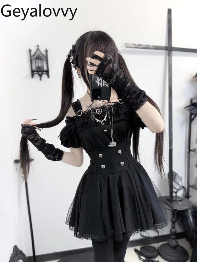 

Subculture Mine Японская милая рубашка с открытыми плечами массового производства Черный топ с короткими рукавами + черная юбка с высокой талией Комплект из двух предметов