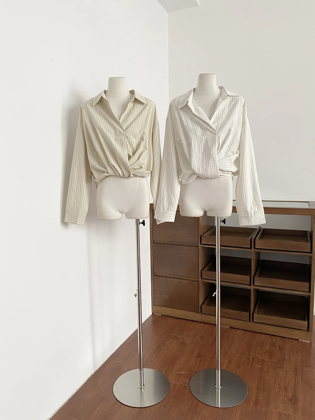 

Slimming Effect Collar Long Sleeve Shirt Women's Spring New Style Waist Cinched Light Maturity Design Sense Casual Wear