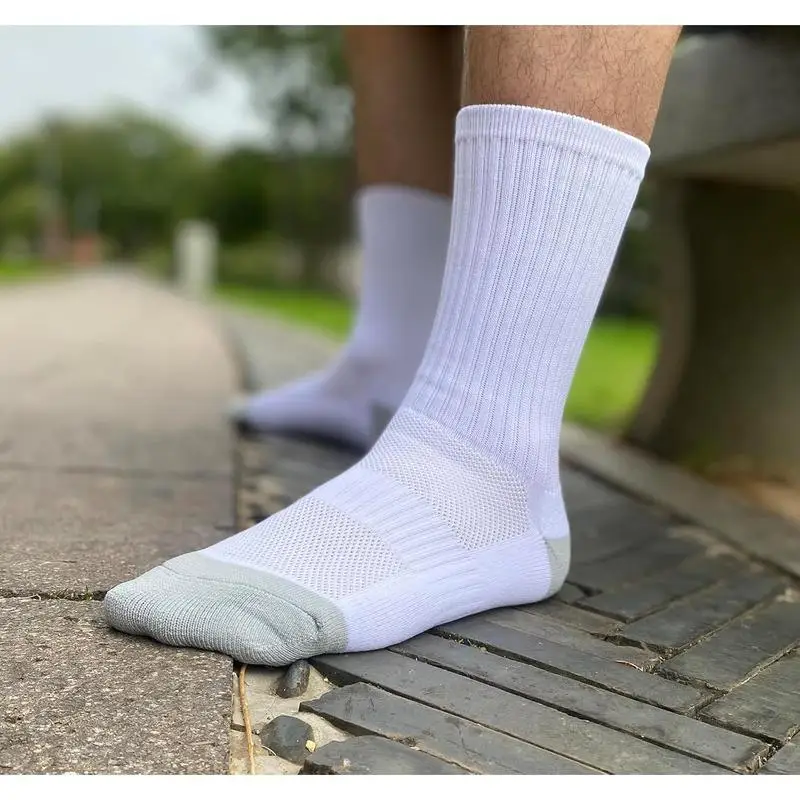 6 أزواج من الجوارب الرياضية القطنية للرجال أسود أبيض قطن مقاومة للاهتراء قاعدة منشفة تيري مع شبكة تنفس جوارب أنبوبية للنساء