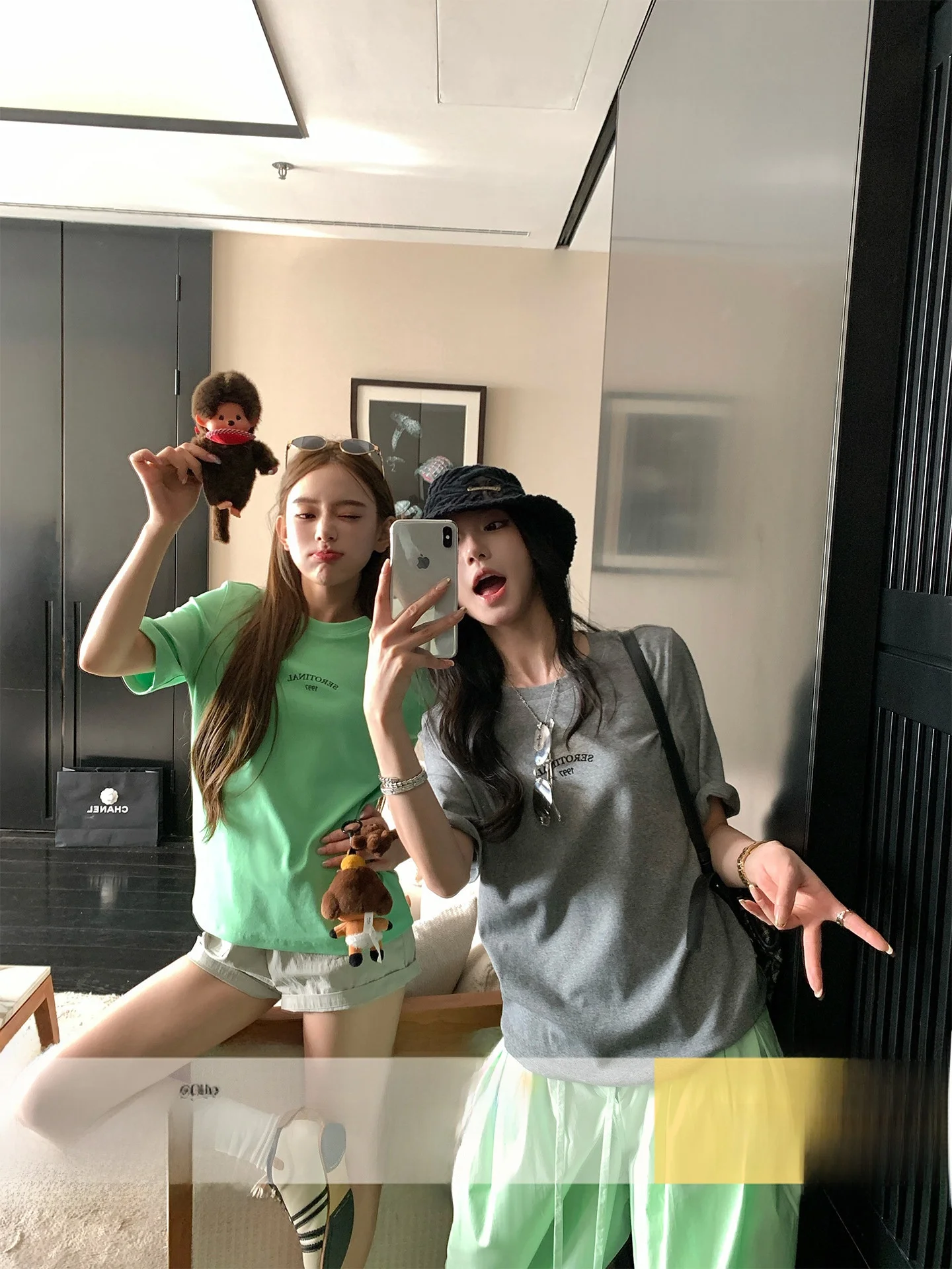 

Женская футболка Clear Oxygen Cotton с коротким рукавом, цветными блоками и флокированным принтом, повседневный стиль, стандартный крой, круглый вырез горловины