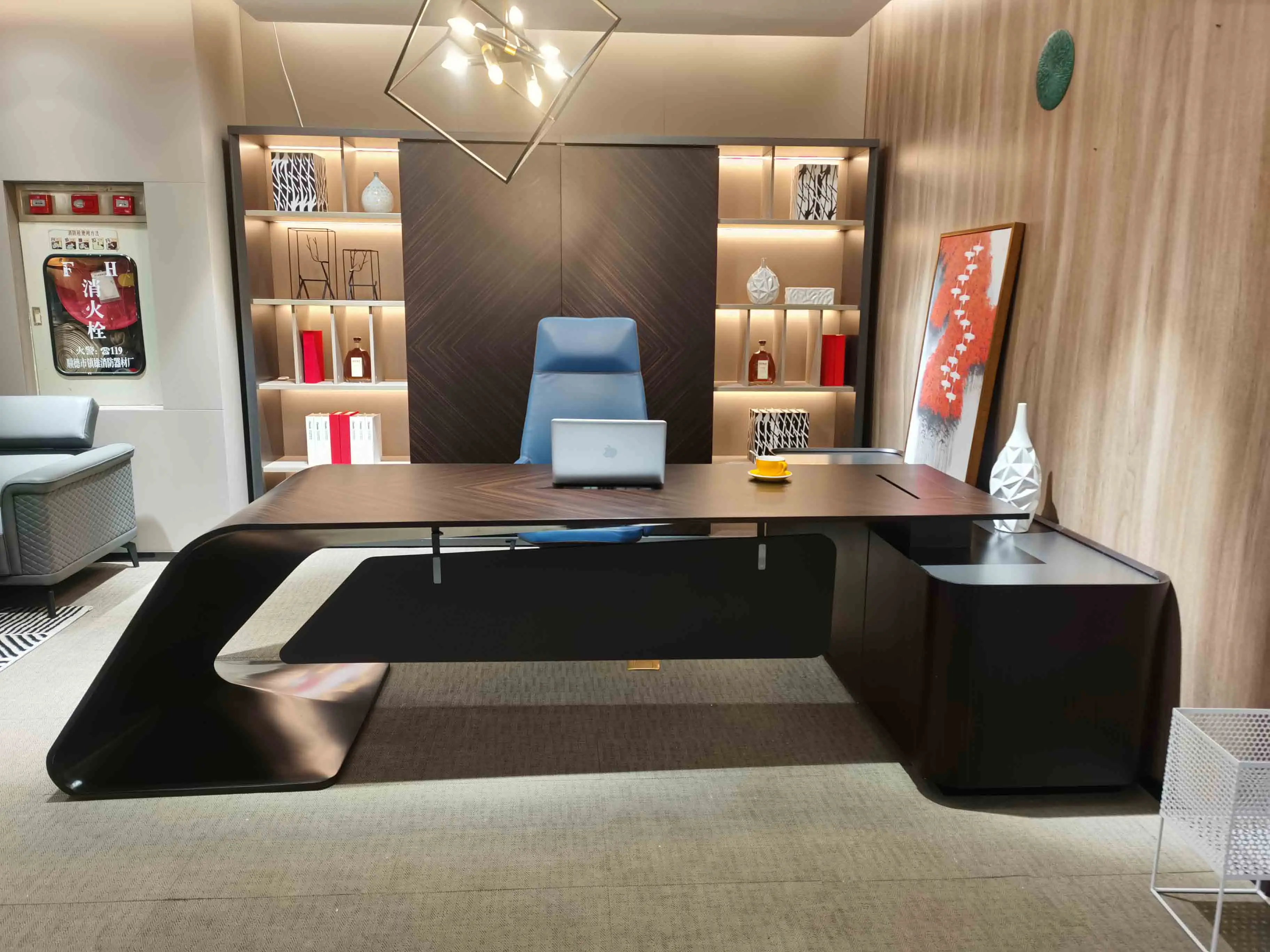 Luxurious Brands Office Desk Modern Design High End Executive Company Office Furniture For Boss