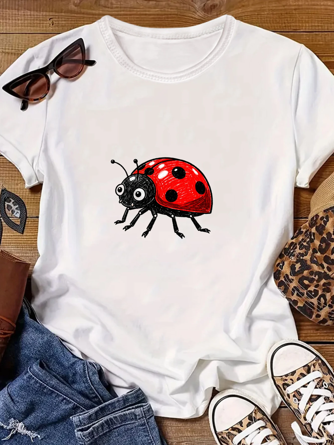 Women'S Clothing T-Shirt Fashionable Versatile Ladybug Print on White Shirt Summer Short Sleeved Harajuku Streetwear Tops Tees