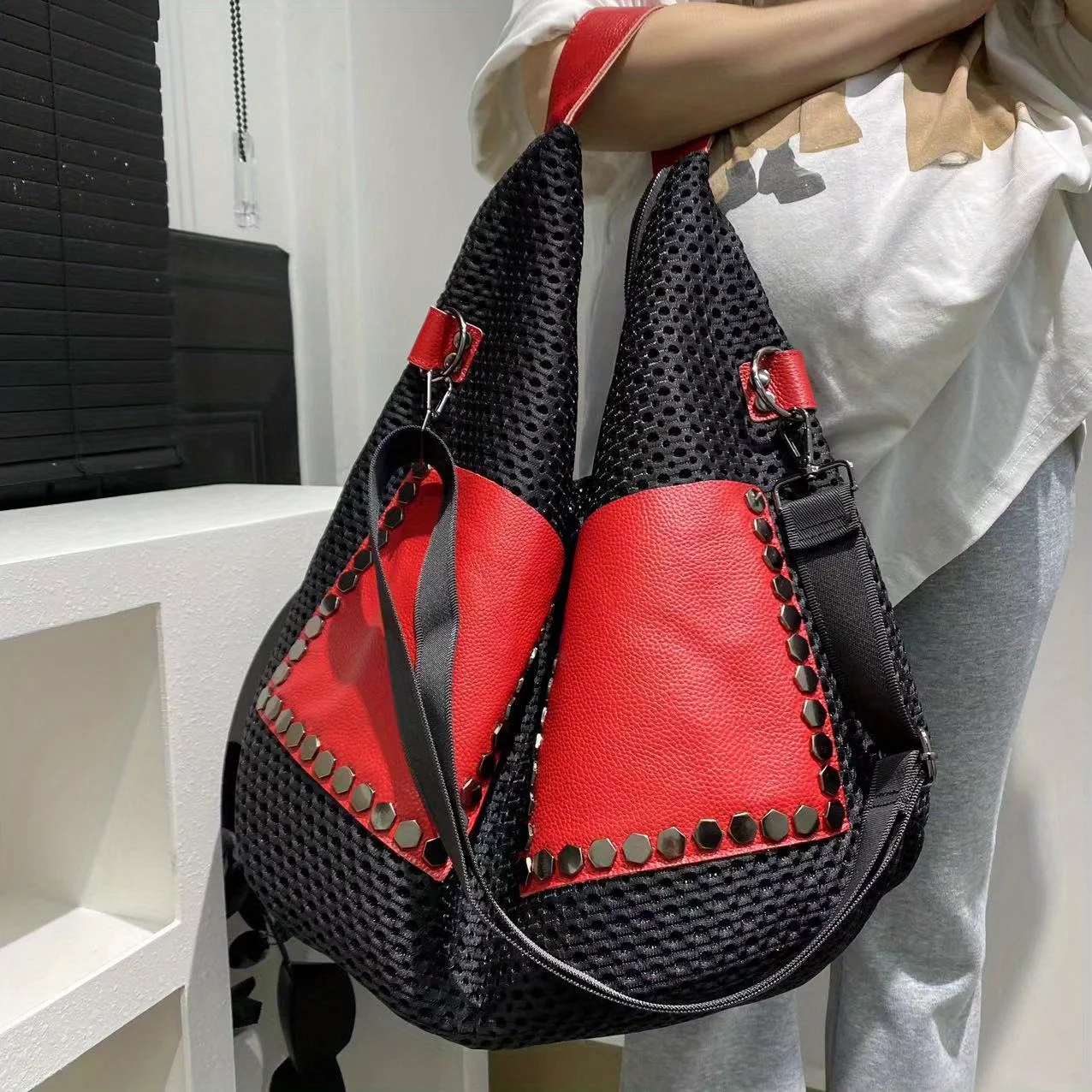 Ladies' large capacity shoulder bag, casual sports hollow mesh tote bag, nylon splicing cowhide large handbag