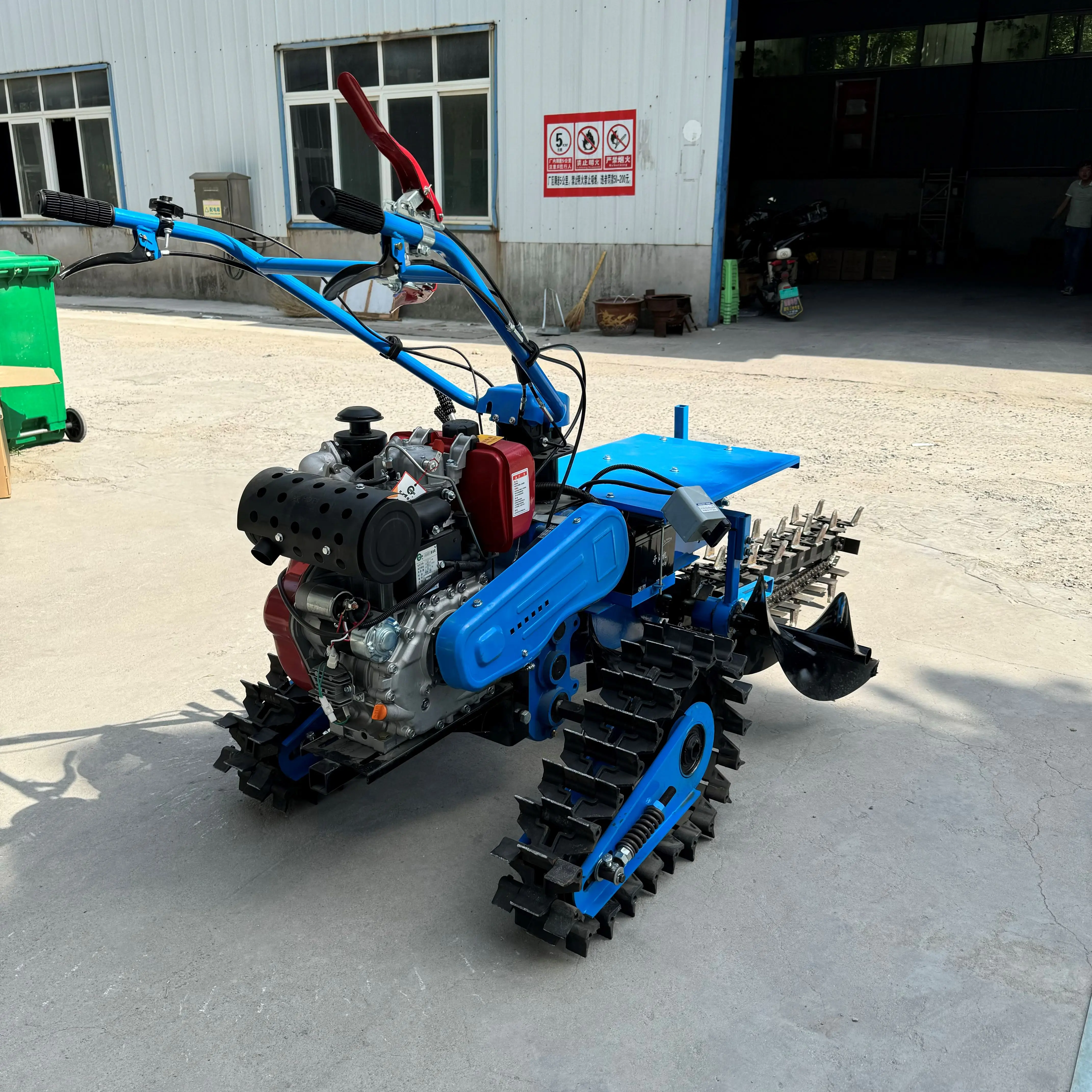 Strong Torque Walk-Behind Chain Digger Trenching depth 600m High-Performance Trench Machine for Farmland