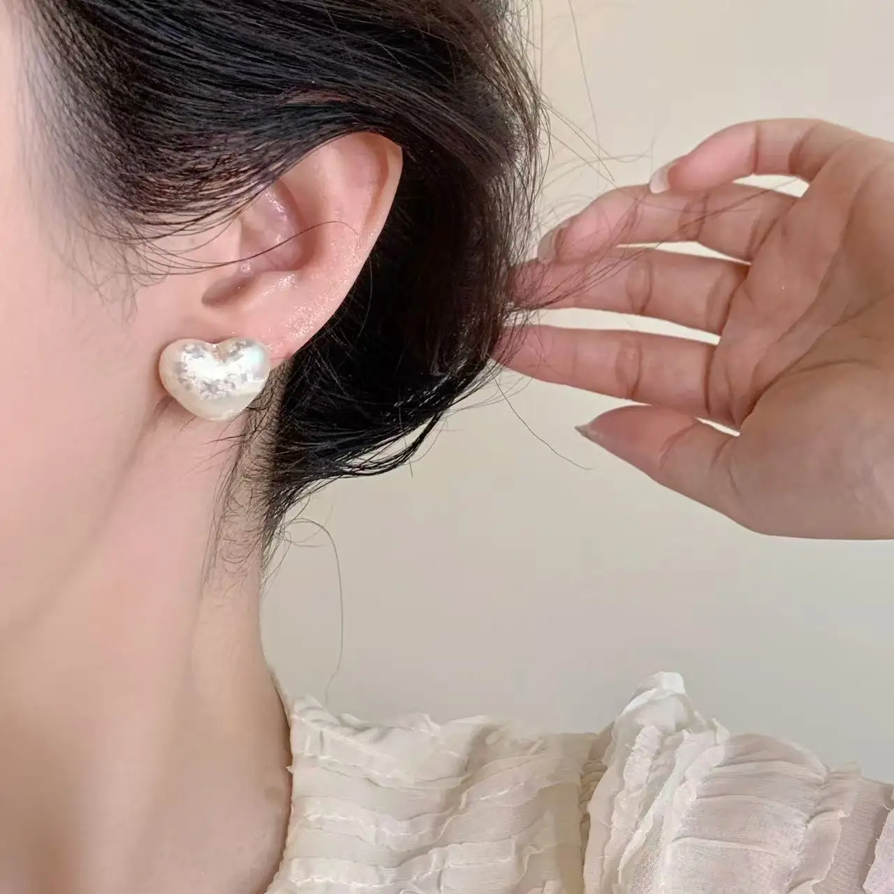 Heart Pearl Stud Earrings French Retro Elegant Lightweight Cotton Pearl Vintage Versatile Gold Tone Alloy Jewelry Women