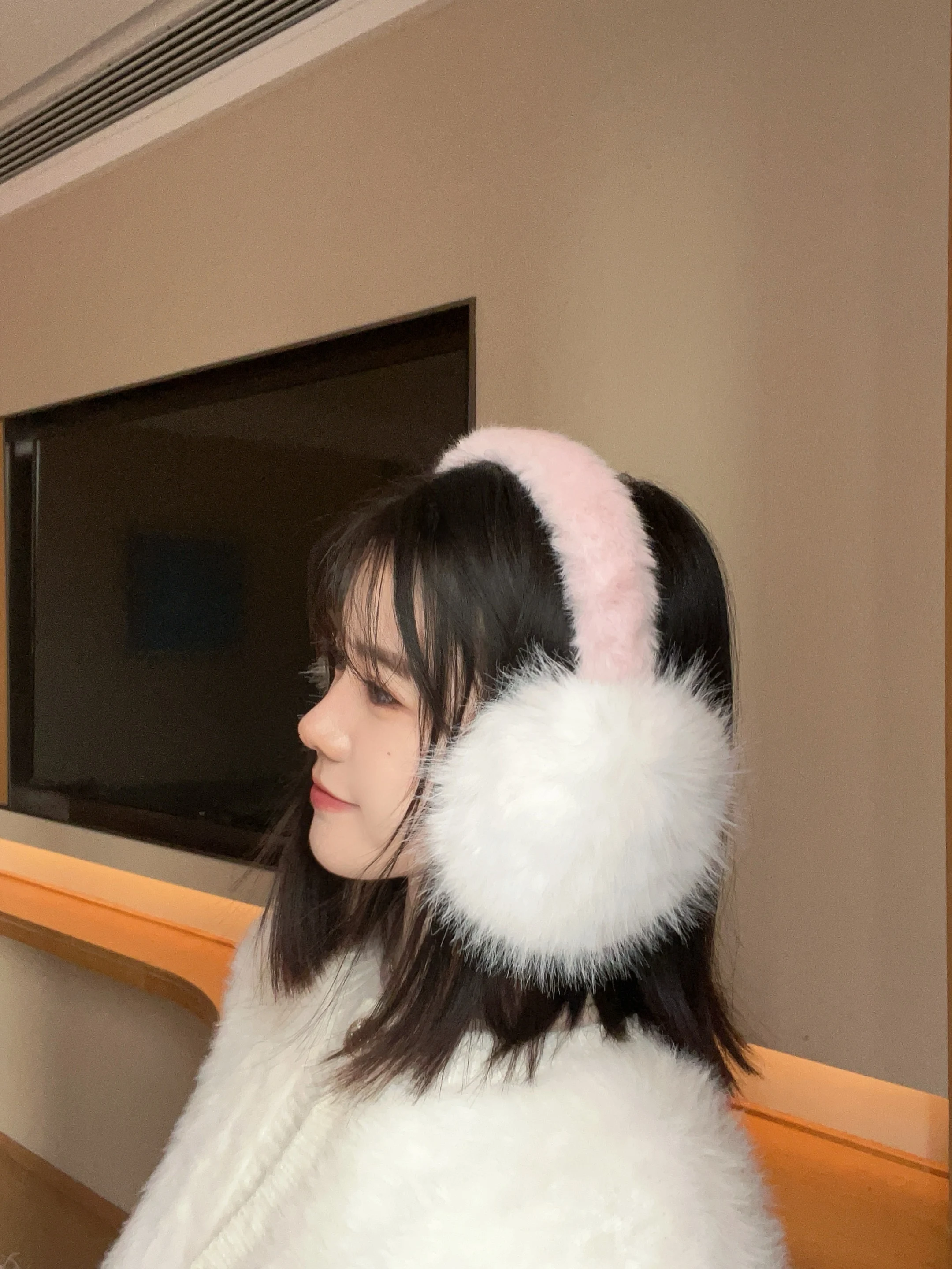 ANJJ ใหม่ Plush Earmuffs 5 สีนวัตกรรมแฟชั่น Contrast สีอินเทรนด์ Earmuffs สําหรับเพื่อนที่ดีที่สุดของขวัญวันเกิด