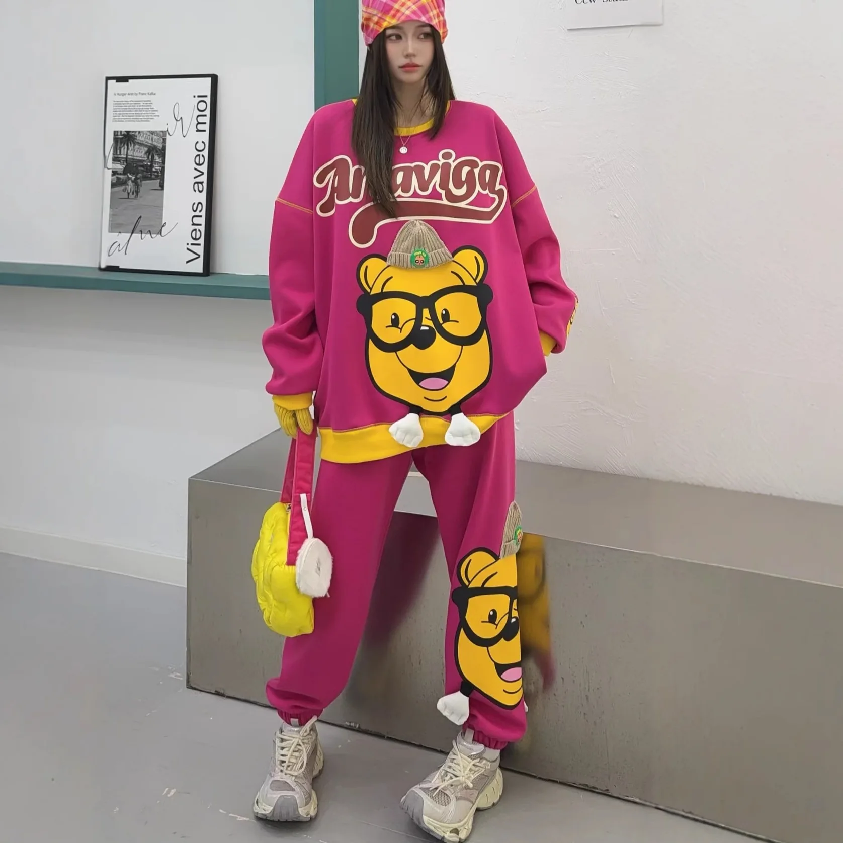 كارتون 2025 نمط أجنبي جديد موضة رياضية الإنترنت المشاهير الخريف الشتاء الصوف سترة مشد Sweatpants قطعتين مجموعة