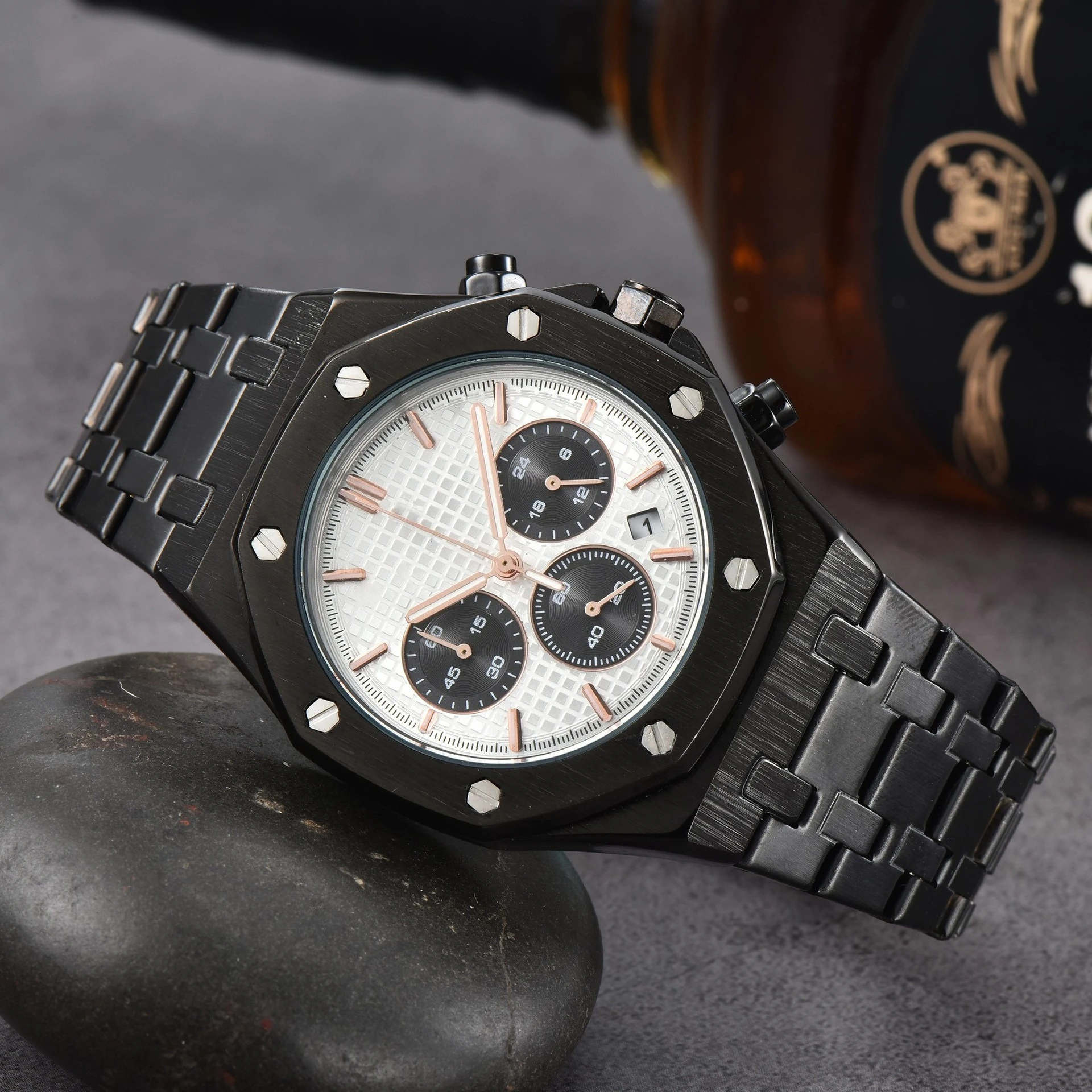 ساعة رجالية فاخرة ذات علامة تجارية راقية بمينا كبير وكرونوغراف بستة أيدي مع عرض مضيء للتاريخ وحزام من الفولاذ المقاوم للصدأ عالي الجودة