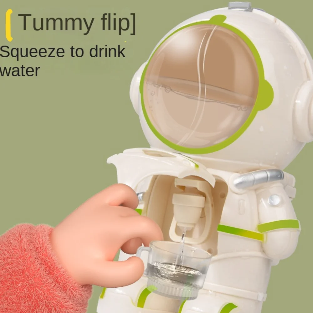 Water Cup Astronaut Water Dispenser with Straw Strap Mini Water Dispenser 250ml Cute Desk Water Dispenser Toy Daily Life