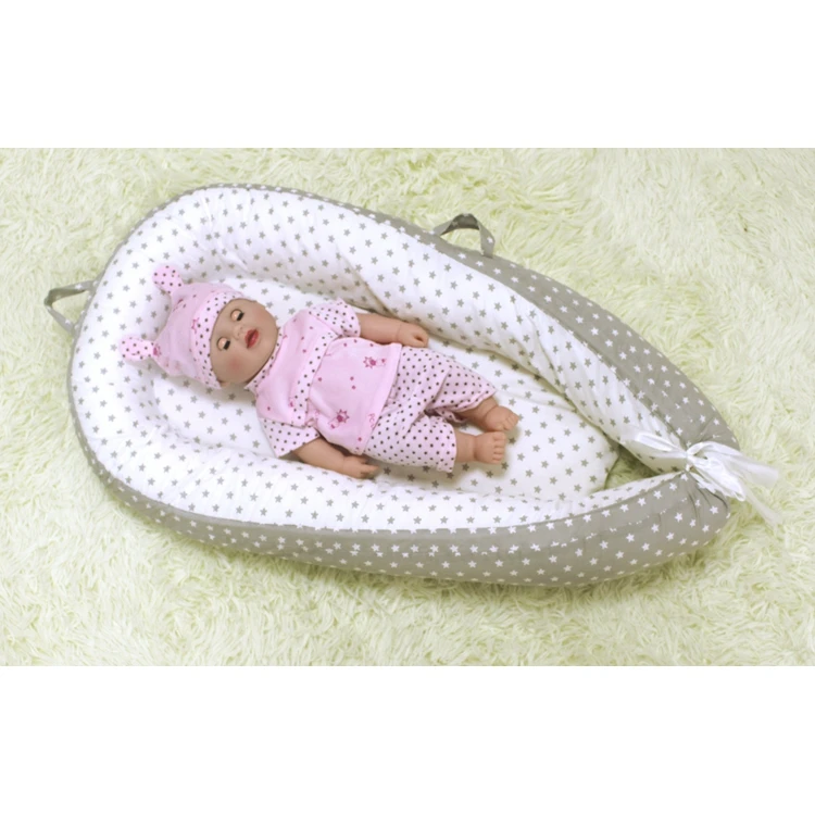 Tragbare Baby Nest-Trinkbare Neugeborenenliege aus 100 % Polyester mit Kissenbezug