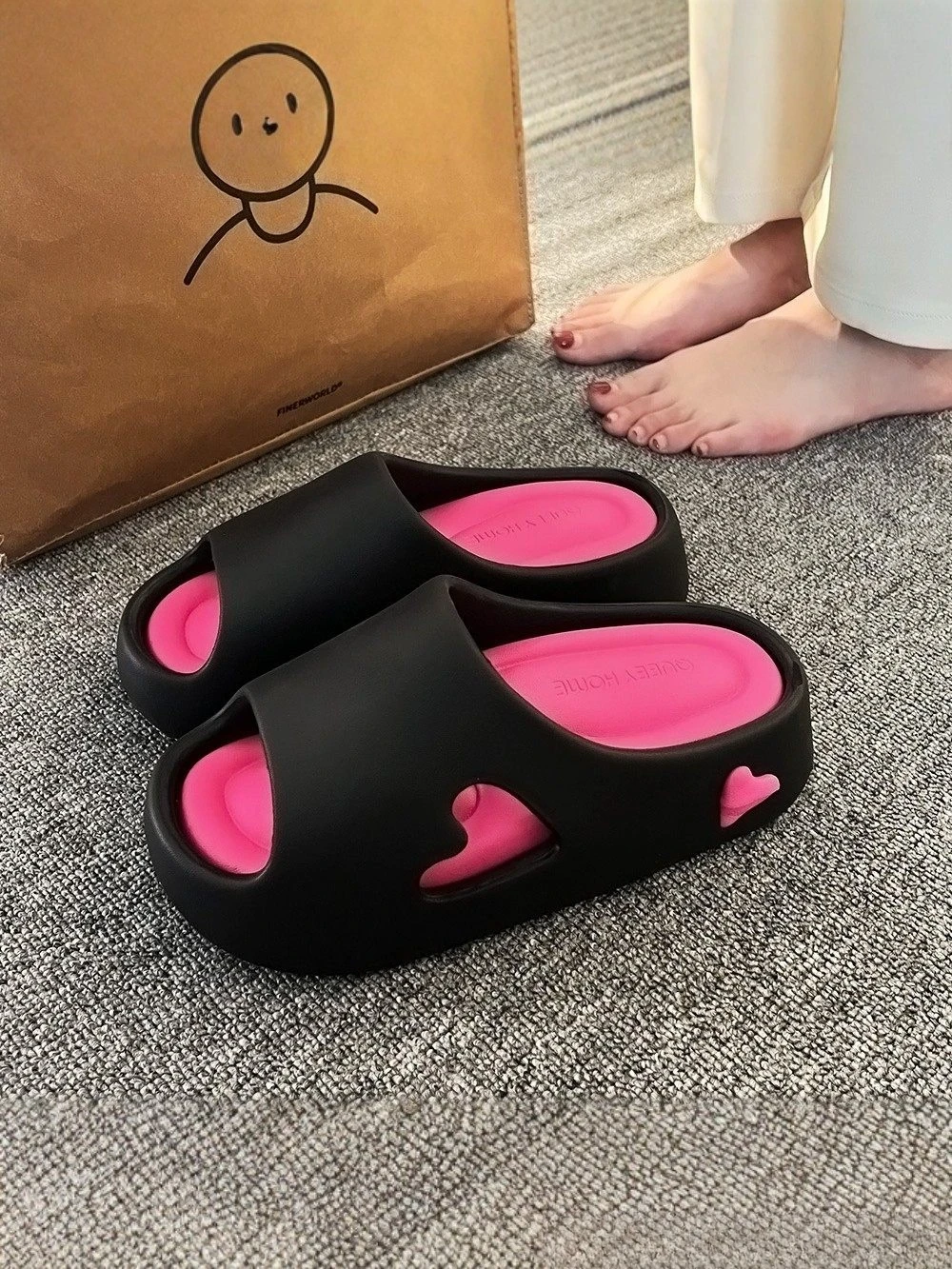 Damskie klapki na platformie, letnie, antypoślizgowe, do domu, na plażę, sandały typu cloud slide, japonki, płaskie, miękkie, na zewnątrz. — zdjęcie 2