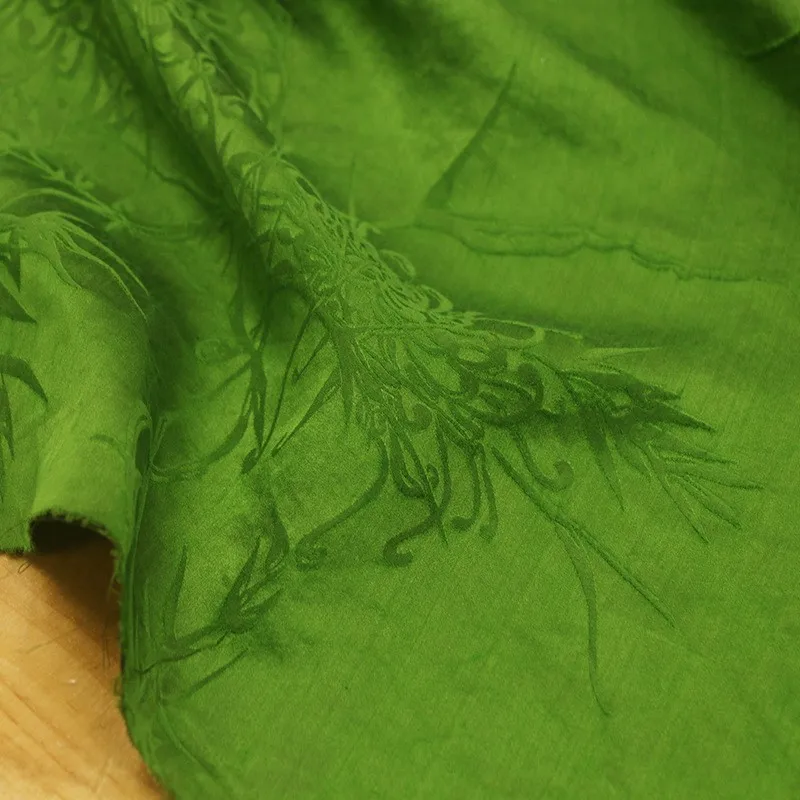 

The classic national treasure chrysanthemum pattern satin jacquard fragrant gauze fabric is a new Chinese-style artistic