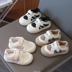 Sneakers per bambini Design di moda per bambini scarpe Casual antiscivolo bianche per ragazzi ragazze gancio Sneakers traspiranti scarpe da esterno per bambini