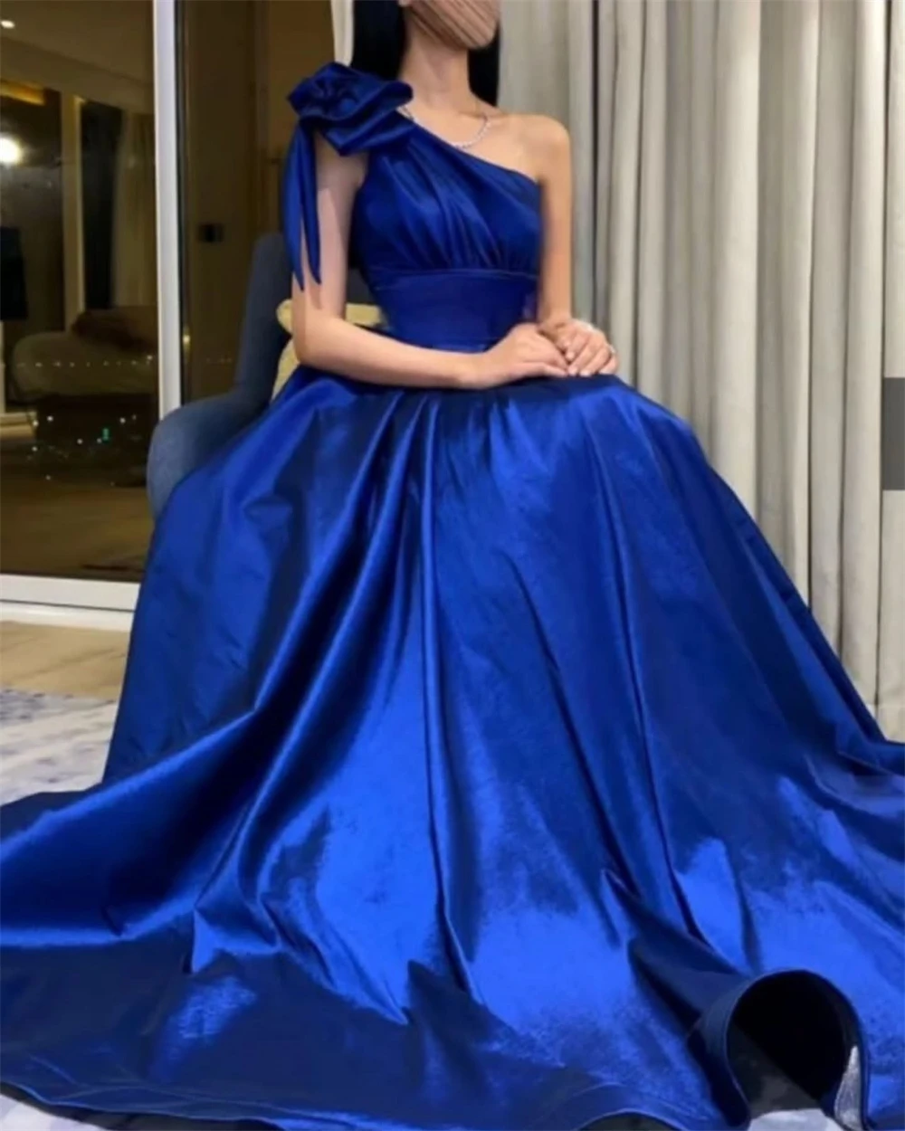 Классические синие атласные платья для выпускного вечера без рукавов на одно плечо по индивидуальному заказу Элегантные платья трапециевидной формы длиной до пола с бантом и рюшами для особых случаев