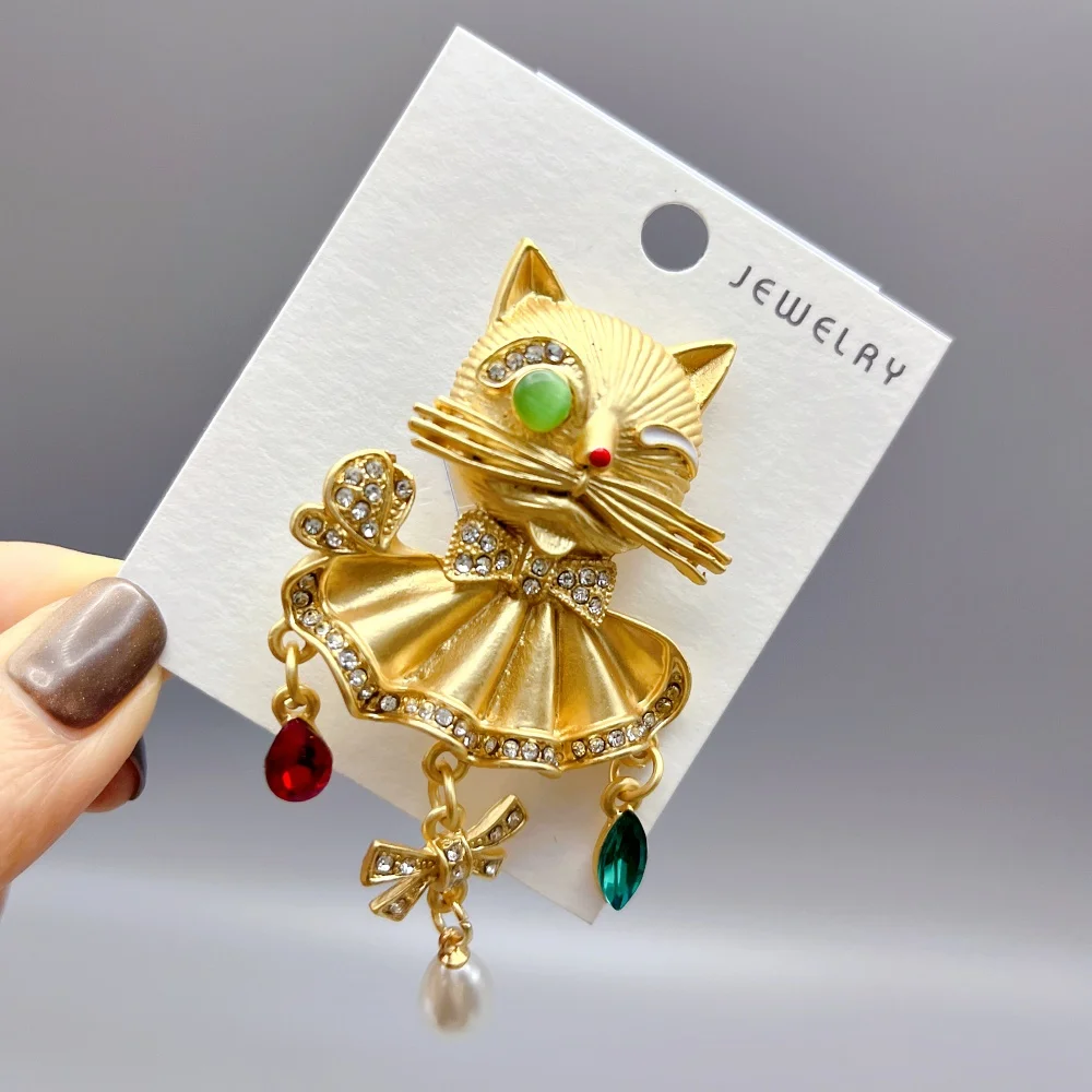 Tassel Knotbow Cat Brooch Matt Golden Color blinking Eye Simulated Pearl Animal Jewelry Accessory