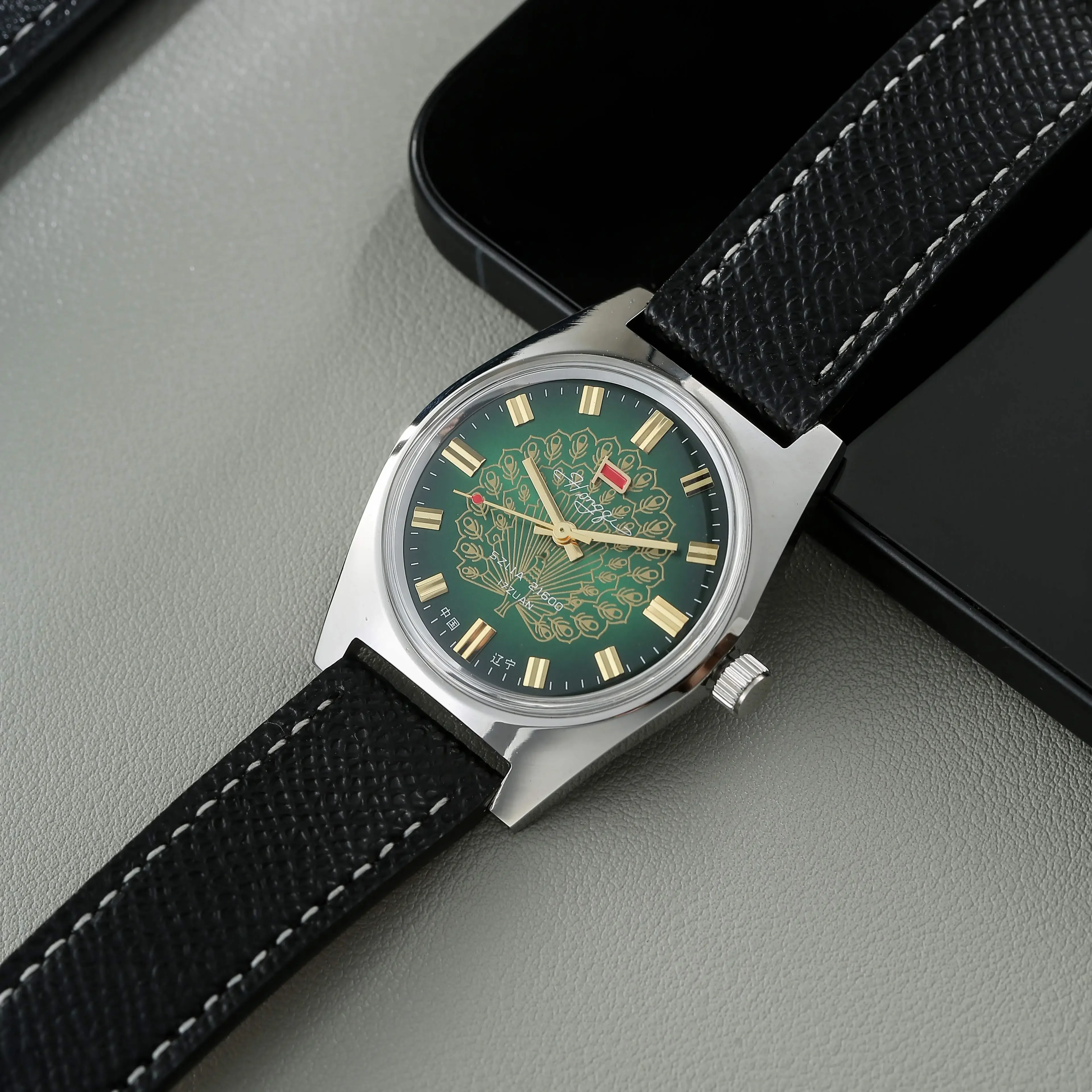 7120 Watches Hand‑Wind Mechanical Watch Men Dome Acrylic Crystal Green Peacock Carved Dial Vintage Leather Strap Wrist Watch