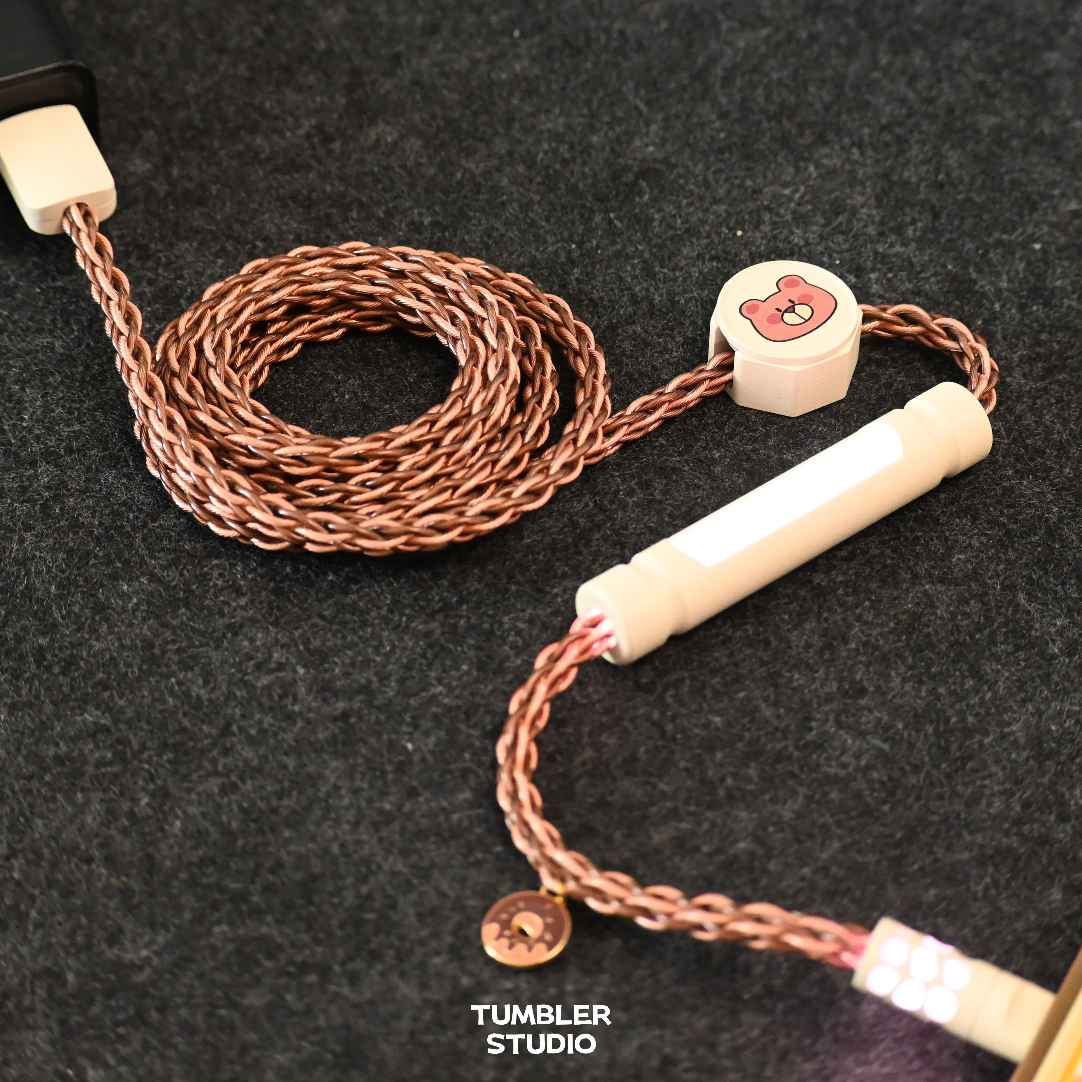 Tumbler Studio Dessert Bear Theme Single Crystal Copper Mechanical Keyboard Aviator Cable Coiled Gaming Magnetic Switch Cord