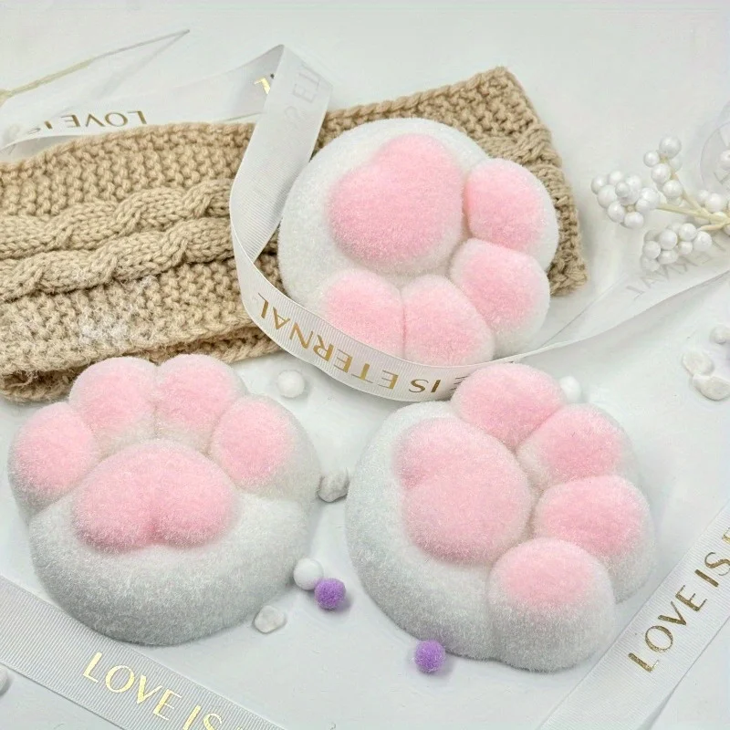 Plastikversion der riesigen Katzenpfote